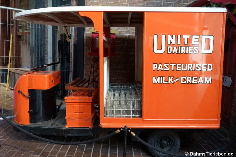 Brush Pony electric milk float