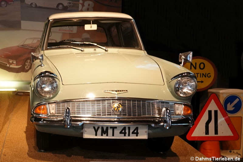 Ford Anglia Super 1200 123E